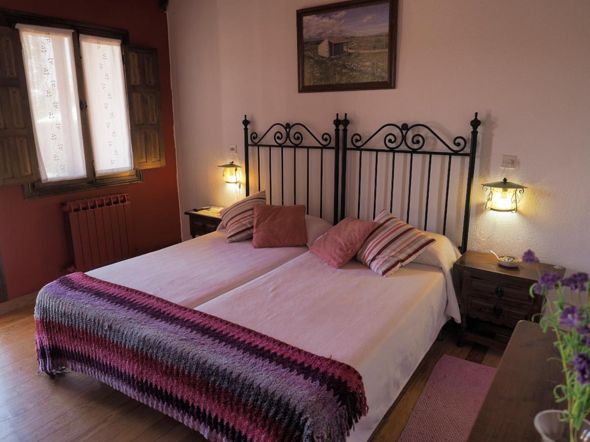 Hospedium Hostal Almanzor Navarredonda de Gredos Buitenkant foto