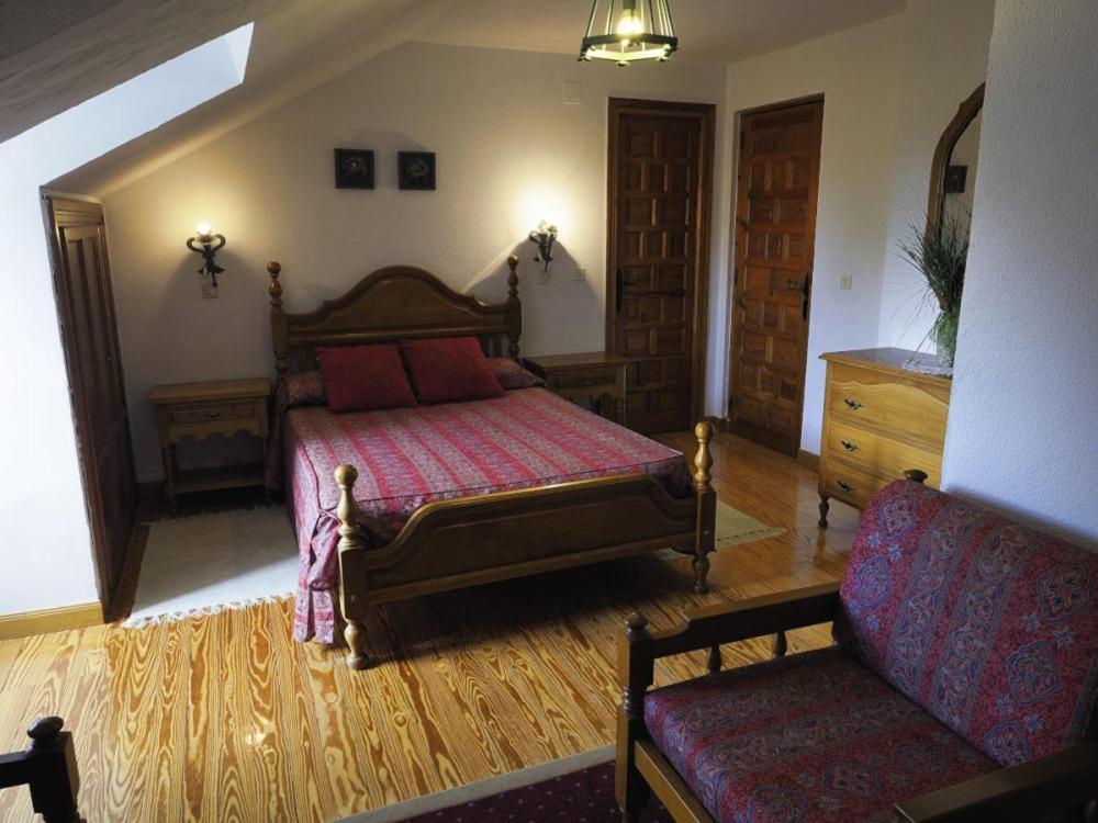 Hospedium Hostal Almanzor Navarredonda de Gredos Buitenkant foto