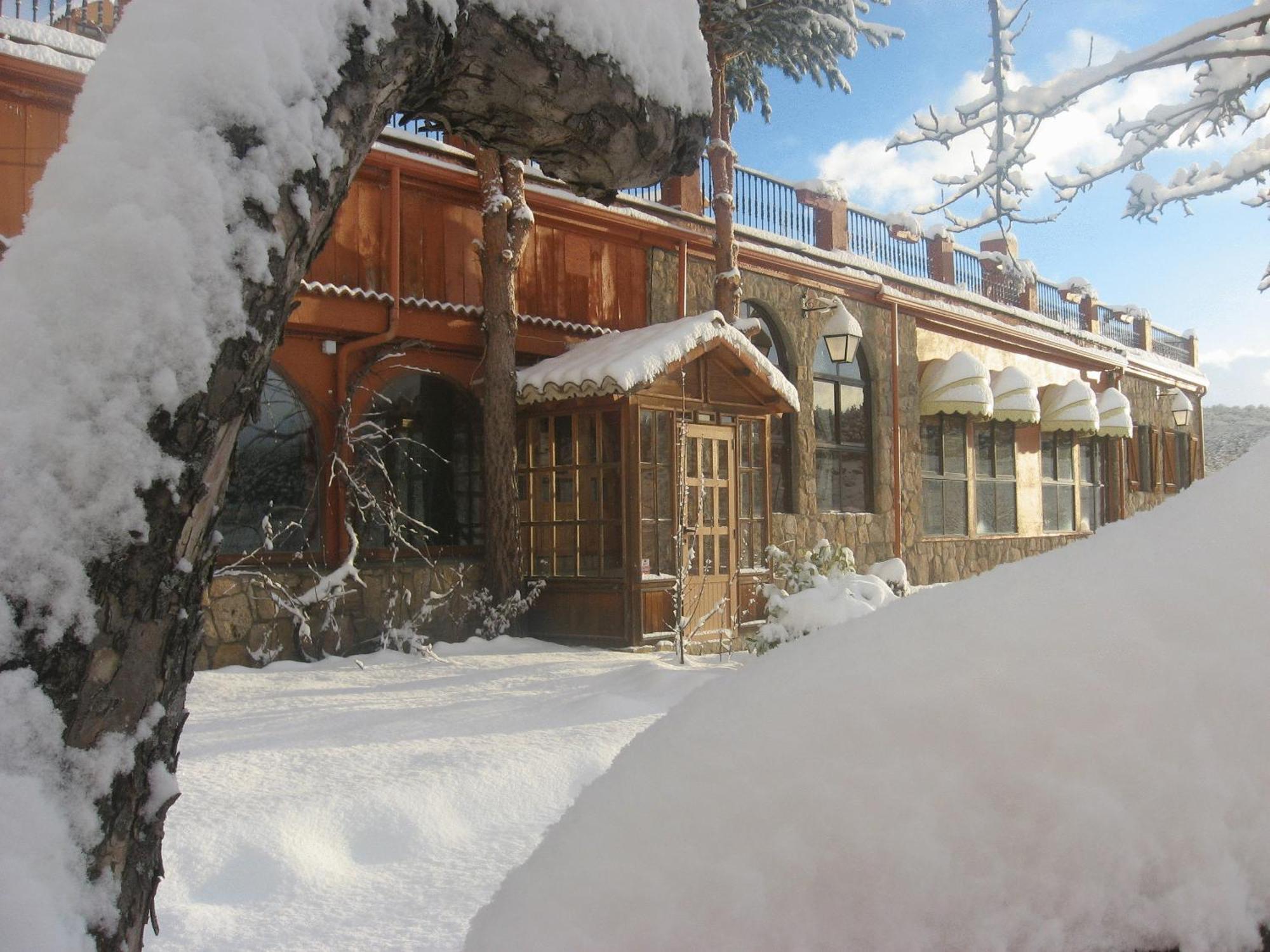 Hospedium Hostal Almanzor Navarredonda de Gredos Buitenkant foto
