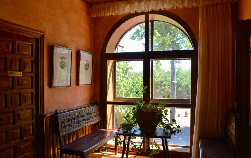 Hospedium Hostal Almanzor Navarredonda de Gredos Buitenkant foto