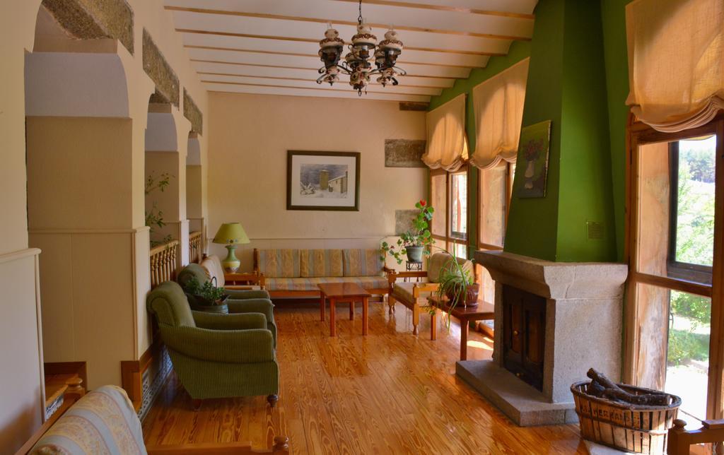 Hospedium Hostal Almanzor Navarredonda de Gredos Buitenkant foto