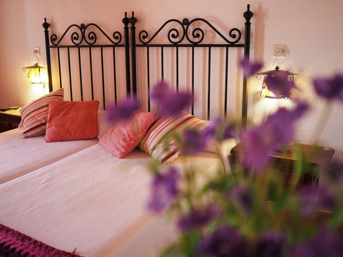 Hospedium Hostal Almanzor Navarredonda de Gredos Buitenkant foto