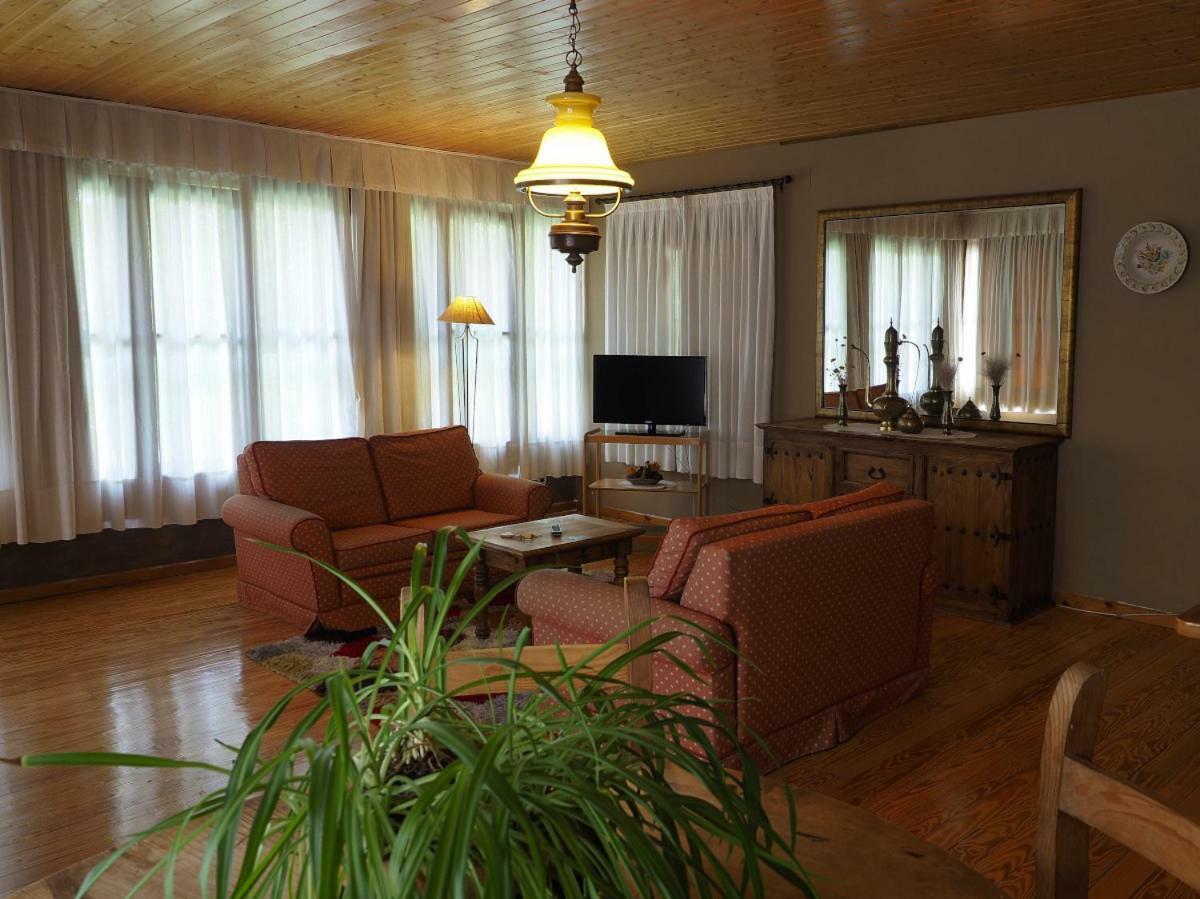 Hospedium Hostal Almanzor Navarredonda de Gredos Buitenkant foto